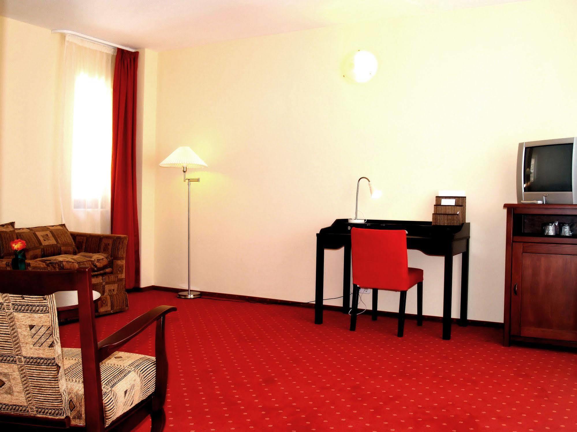 Hotel Floris Cheia  Exterior photo