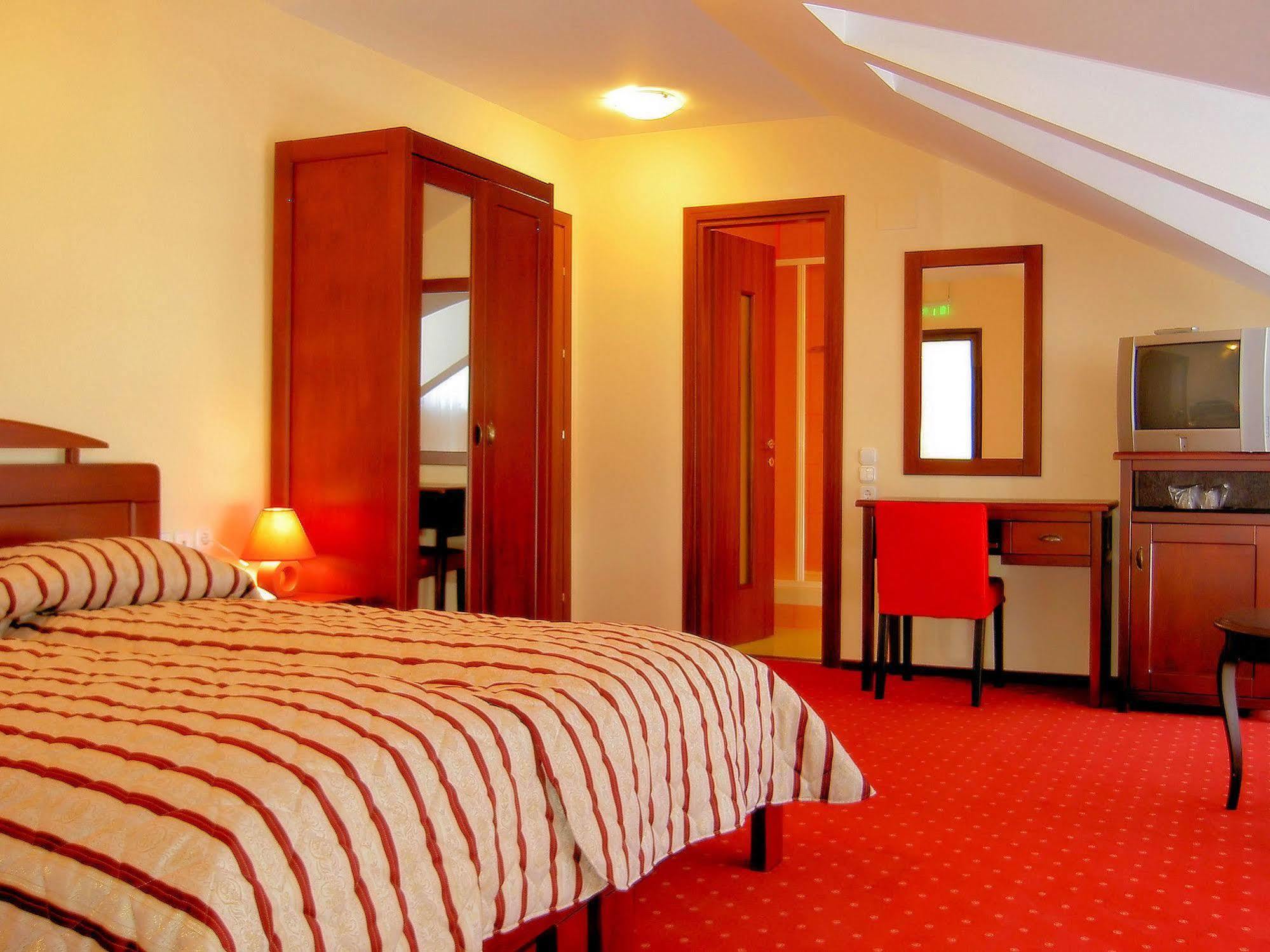 Hotel Floris Cheia  Exterior photo